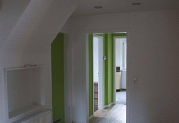 Helle 3,5-oder 4-Zimmer-Dachgeschosswohnung mit Südwest-Balkon, Klimaanlage und Einbauküche