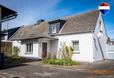 Großzügiges Grundstück trifft auf Haus mit Entwicklungspotenzial in ruhiger Lage