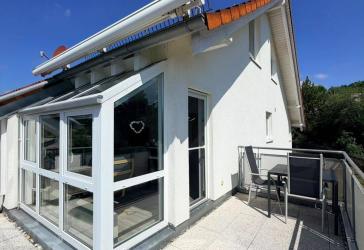 Moderne 4 Zimmerwohnung mit Garage und Stellplatz