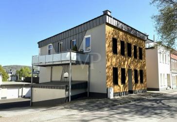 Stadtvilla-Flair mit großem Balkon - großzügig, zentral und gepflegt