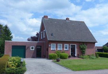 Keine Käuferprovision! Wohnen wo andere Urlaub machen-EFH in ländlicher Idylle von Ditzumerhammrich.