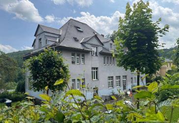Großes Mehrfamilienhaus in zentraler Lage von Schneeberg!