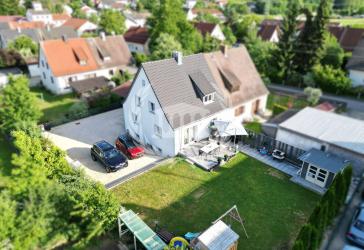 RESERVIERT! Energetisch sanierte DHH mit großem Garten & 5 Zimmern auf Erbpachtgrundstück
