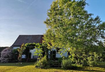Großzügiges Süd-Eckgrundstück mit Einfamilienhaus und Entwicklungspotenzial - maklerfrei