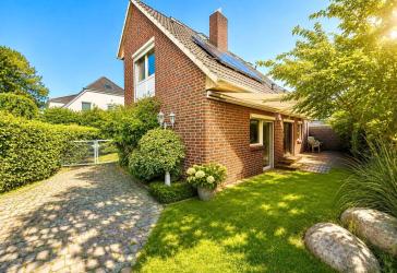 Moderne Doppelhaushälfte mit Garten und Garage