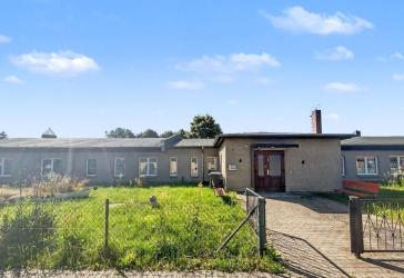 Viel Platz für Visionen: ca. 620 m² Umbaupotenzial auf Riesen-Grundstück in Seenähe in Karow - Plau