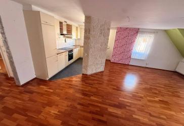 Provisionsfrei: Maisonette mit Hausgefühl, Südbalkon und 2 Tageslichtbädern inkl einem TG-Stellplatz