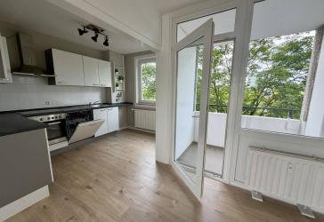 Stilvoll sanierte 3-Zimmer-Wohnung 2 Loggien + Tiefgaragenstellplatz in Bestlage von Laatzen