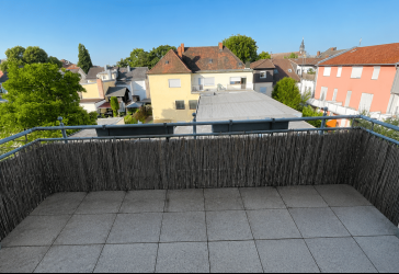 Forchheim, gepflegte 3 ZW mit durchdachter Raumaufteilung, Tageslichtbad, Blk, Gäste-WC, Abstellraum und Garage