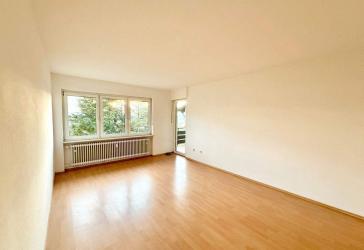 Freie und helle 3-Zimmer-Wohnung mit 2 Gartenanteilen, großer Terrasse & toller Südwestloggia, ca. 92,6 qm im EG