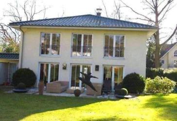 Ein perfektes Haus für ein anspruchsvolles Paar, südliche Stadtrandlage Berlins im sog. Goldstaubviertel, ruhige Wohnlage nahe Zehlendorfer Damm