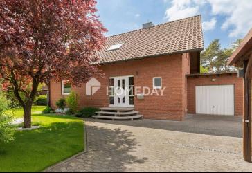 Gepflegtes EFH mit Garage, Carport, großem Grundstück, Kamin und überdachter Terrasse