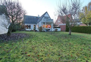 Großes Einfamilienhaus mit zwei Wohneinheiten in Norderstedt