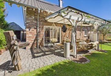 Individuell geplantes Einfamilienhaus mit Garten, Wellness und Flair