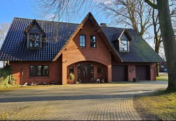 immo-schramm.de: Imposantes Landhaus mit Ackerland