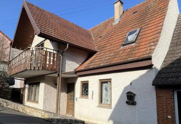 Älteres Wohnhaus mit Doppelgarage in Bad Mergentheim - Ortsteil Apfelbach