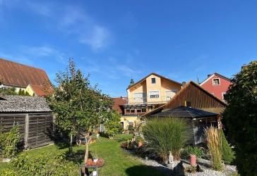 großzügiges Einfamilienhaus mit Einliegerwohnung nahe Regensburg