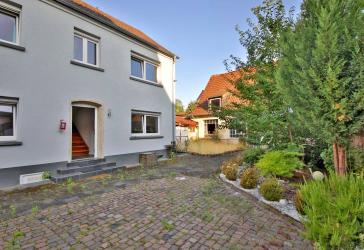 Solides Einfamilienhaus mit großer Scheune für viele Nutzungsmöglichkeiten!