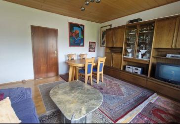 Charmante 3-Zimmer-Altbauwohnung mit Dachboden-Zimmer in Stuttgart Nord