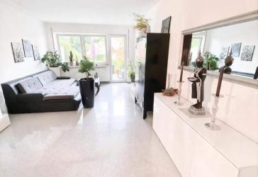 Attraktive 2 Zimmer-Wohnung auf Erbpacht mit Terrasse und Tiefgaragenstellplatz inklusive