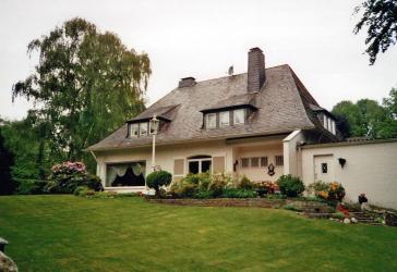 Repräsentative Villa auf parkähnlichem Grundstück in Düsseldorf-Urdenbach
