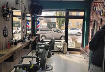 Milbertshofen - Friseur - Laden - Zu Verkaufen.