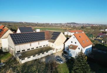 Großes Areal mit Zweifamilienhaus in Donau Nähe und grüner Umgebung