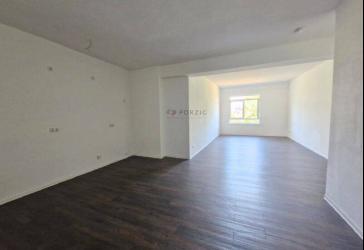 Großzügige helle 3- Raum-Wohnung