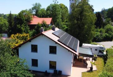 Zukunftssicher Wohnen im Allgäu: Kernsaniertes Familienhaus mit Garten, Fernwärme, Kamin und PV