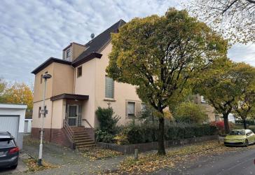 Historisches Stadthaus in bester Lage: Großzügiger Wohnraum und zahlreiche Nutzungsmöglichkeiten
