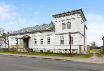 Kapitalanlage mit Substanz: Mehrfamilienhaus mit 5 Wohneinheiten, Scheune, Garagen und Garten