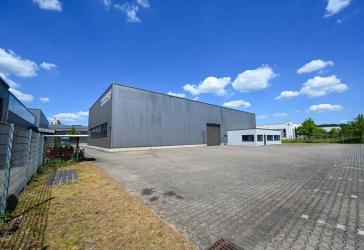 Moderne Produktions- und Lagerhalle mit Krananlage im Gewerbe- und Landschaftspark Henrichshütte