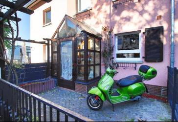 Charmantes Reihenmittelhaus 5 ZKBB* tgl.Badezimmer* kleiner Garten* Gartenhütte* Frankfurt-Gallus