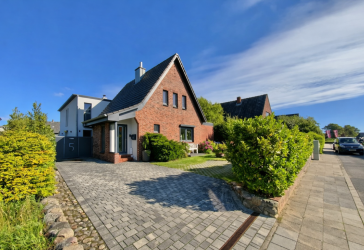 Modernisiertes Einfamilienhaus mit Dachterrasse, Sauna & Doppelgarage