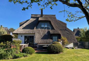 Reetgedecktes Einfamilienhaus zwischen Meer und Achterwasser