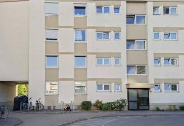 Lage Lage! 4-Zimmer-Wohnung mit Balkon, TG-Stellplatz und großem Keller - Bezugsfrei nach Absprache