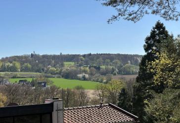 Barrierefrei wohnen mit Panoramaausblick und attraktiver KfW-Förderung .
