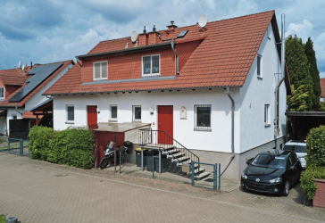 HEIMVORTEIL! Wohn-/Nutzfläche ca. 170 m² *sehr gepflegte DHH*Kamin*Garten*Carport*Terrasse*