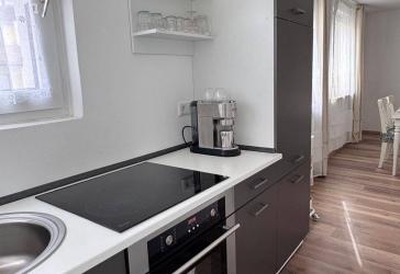 Frisch sanierte 2-Zimmer-Wohnung mit Balkon in Frankfurt Rödelheim – vermietet & renditestark