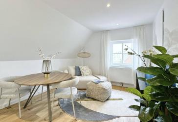 Exklusive Dachgeschosswohnung in Warnemünde - hochwertig saniert & stilvoll modernisiert