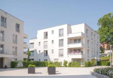 Betreutes Wohnen ab 75 Jahren oder Pflegegrad: Barrierefreie 2-Zimmer-Wohnung mit Balkon und Einbauküche