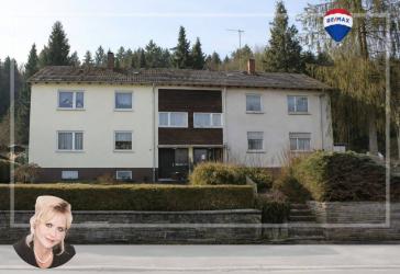 Attraktive Doppelhaushälfte mit 2 Wohneinheiten in naturnaher Lage