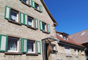 Charmantes Anwesen mit Zweifamilienhaus, Scheune & großer Maschinenhalle auf ca. 4.000 m² Grundstück