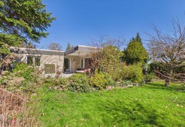 Ruhig gelegen & voller Möglichkeiten - Bungalow mit Garten, Kamin und viel Platz