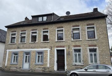 Denkmalgeschütztes Wohnhaus mit drei vermieteten Einheiten in Stolberg-Zweifall