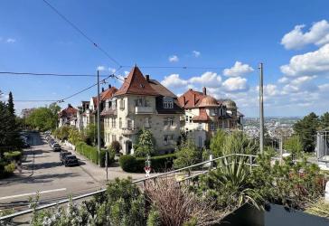 Stilvolle 5,5-Zimmer-Maisonette am Haigst - mit Seltenheitswert: maßgefertigte Einbauten, Weitblick & TG inkl.