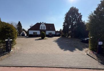 2/3 Fam.-Haus + Gewerbe möglich, ehem. 'Alte Schule'