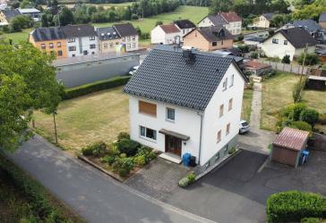 Dieses Haus wartet auf Neugestaltung - Einfamilienhaus in Bickendorf