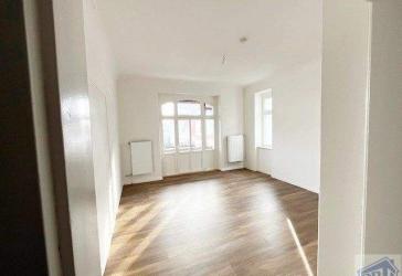 Geräumige 4-Zimmer laden Familien zum verweilen ein.