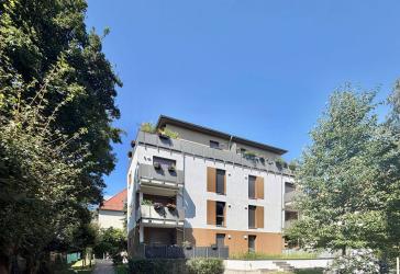 Neuwertige 5-Zimmer-Maisonette-Wohnung mit Dachterrasse und Aufzug in familienfreundlicher Lage
